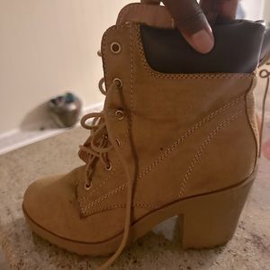 Women’s Tim Booties. Size 7(1/2). Brown/black